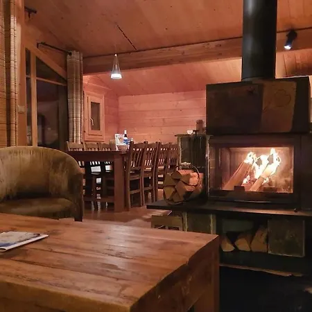 Chalet Cosy 4 Bedroom With Hot Tub Saint-Marcel (Savoie)