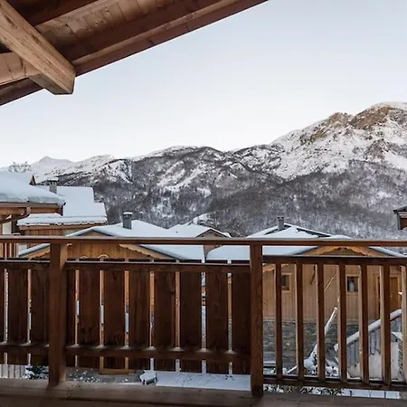Cosy 4 Bedroom With Hot Tub *