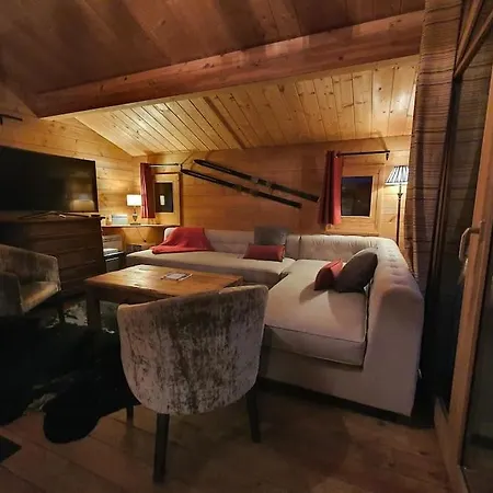 Cosy 4 Bedroom With Hot Tub Chalet