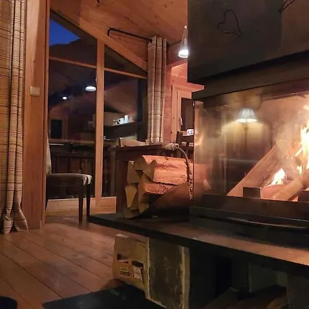 Cosy 4 Bedroom With Hot Tub Chalet