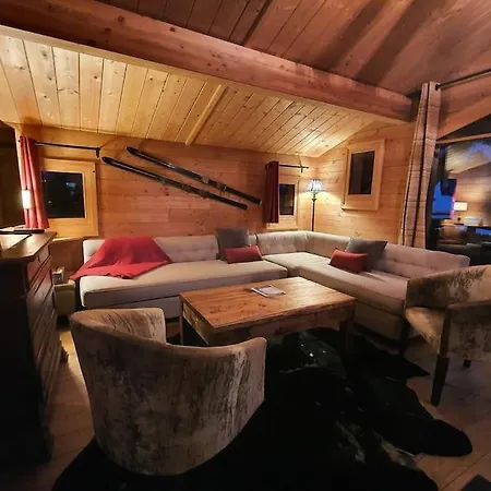 Cosy 4 Bedroom With Hot Tub *