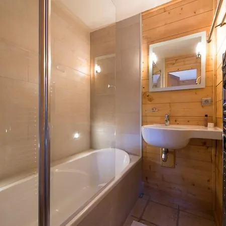 Chalet Cosy 4 Bedroom With Hot Tub Saint-Marcel (Savoie)