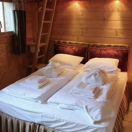 Cosy 4 Bedroom With Hot Tub Chalet Saint-Marcel (Savoie)