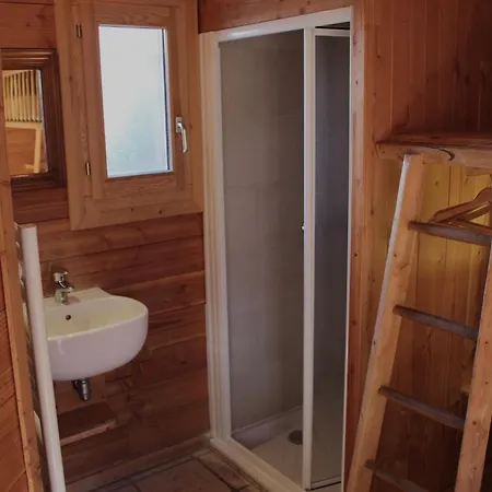 Cosy 4 Bedroom With Hot Tub *