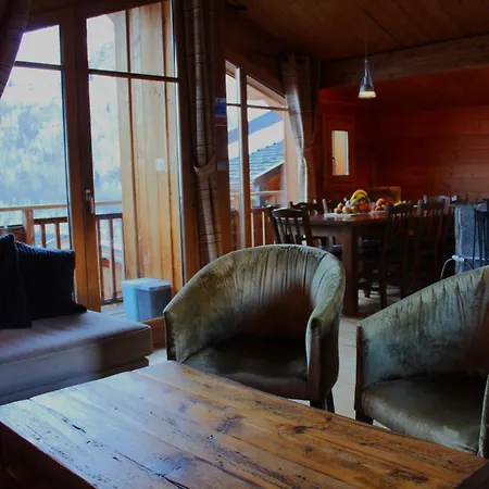 Cosy 4 Bedroom With Hot Tub