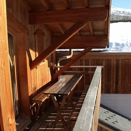 Cosy 4 Bedroom With Hot Tub Chalet