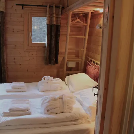 Cosy 4 Bedroom With Hot Tub Chalet *