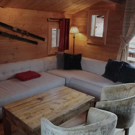 Cosy 4 Bedroom With Hot Tub Chalet Saint-Marcel (Savoie)