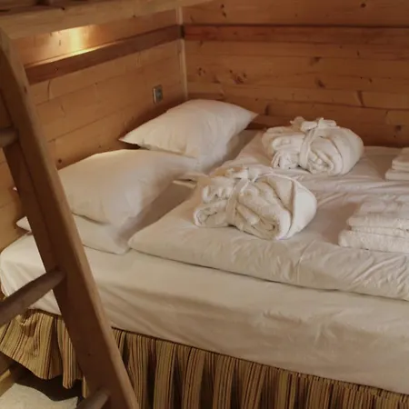 Cosy 4 Bedroom With Hot Tub *