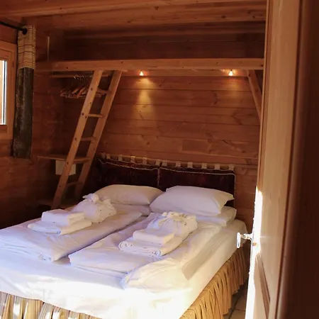 Chalet Cosy 4 Bedroom With Hot Tub