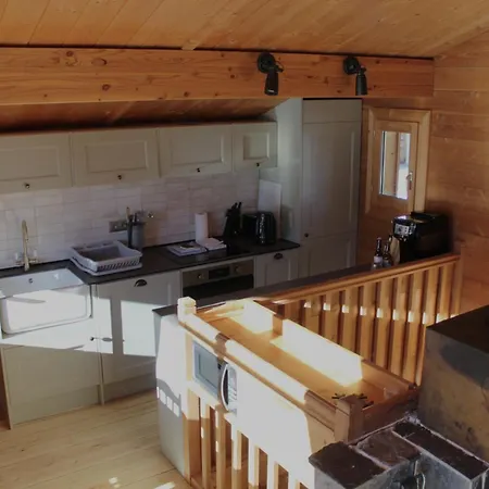 Cosy 4 Bedroom With Hot Tub Chalet *